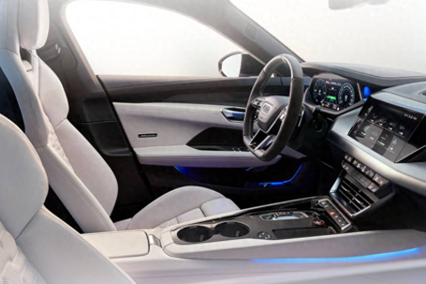 送给儿子的毕业礼物,我看奥迪e-tron GT就不错