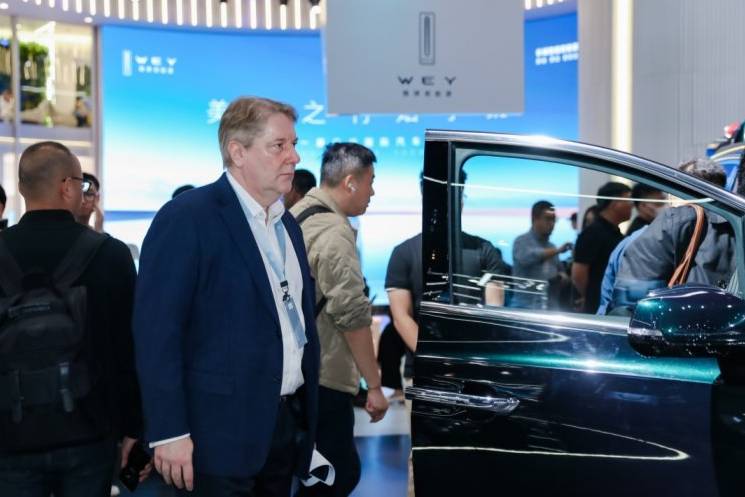 赏鑫.粤目:MPV全新标准,魏牌高山颠覆MPV市场格局