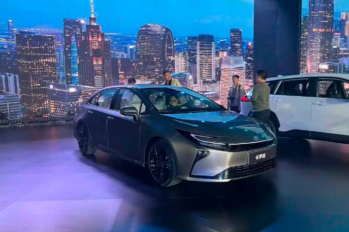 2025广州车展探馆 新款卡罗拉亮相 2.0L/1.8L油混