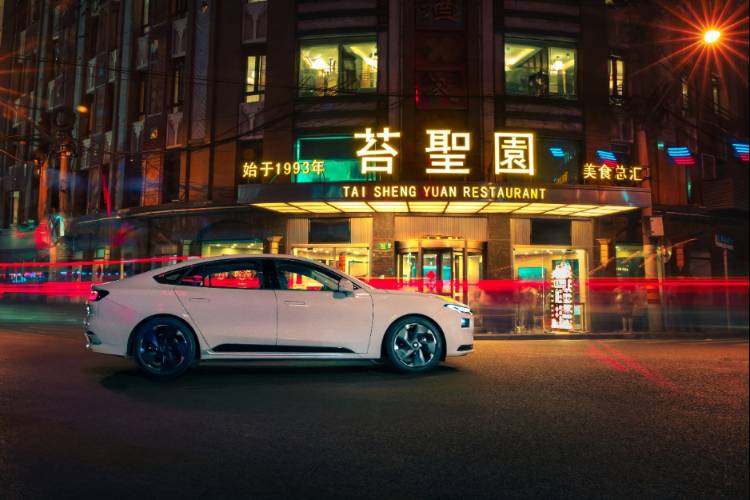 蒙迪欧大马力E-混动版每公里0.3元 比亚迪汉EV都不香了